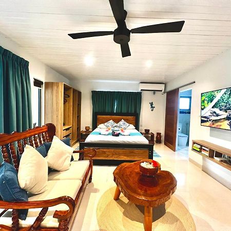 Le Port Guest House Баи-Сейнт-Энн Экстерьер фото