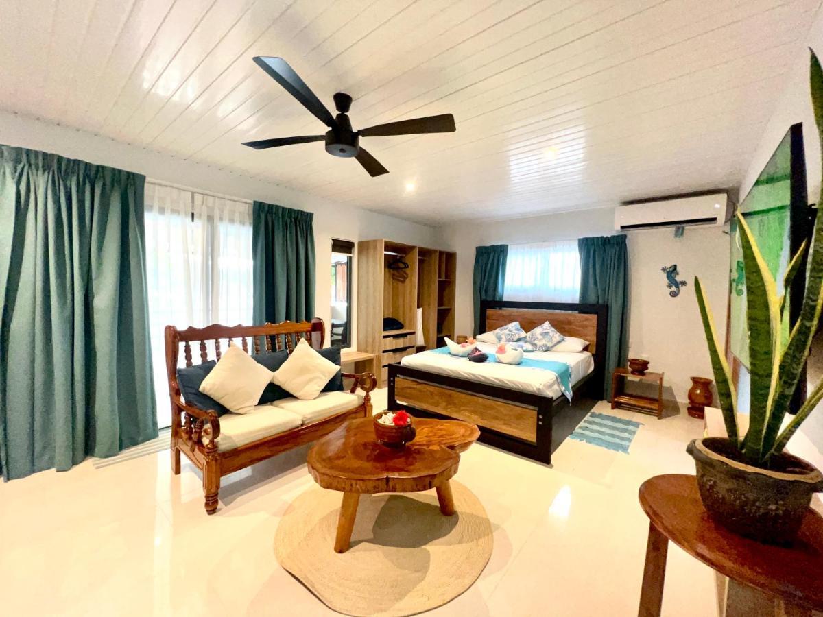 Le Port Guest House Баи-Сейнт-Энн Экстерьер фото